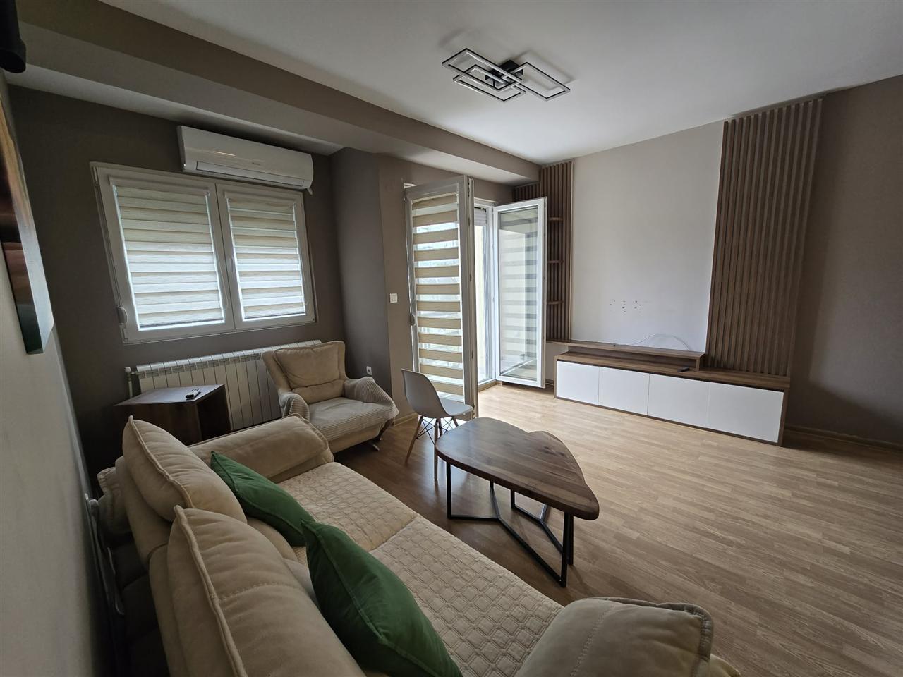 I am renting out a fully furnished, bright and warm apartment of 88 m²