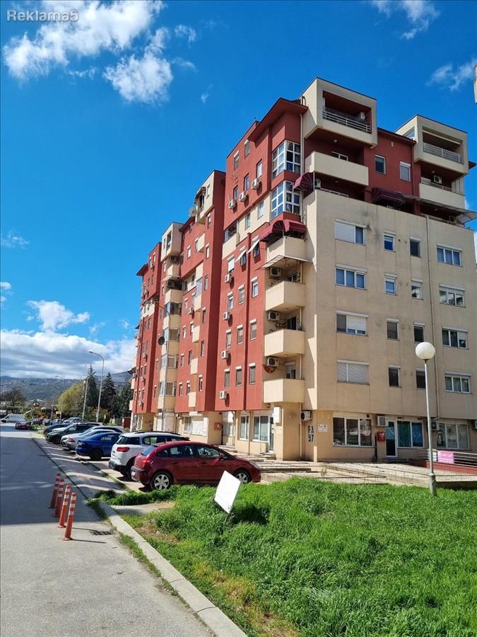 Izdavam stan vo aerodrom na odlichna lokacija