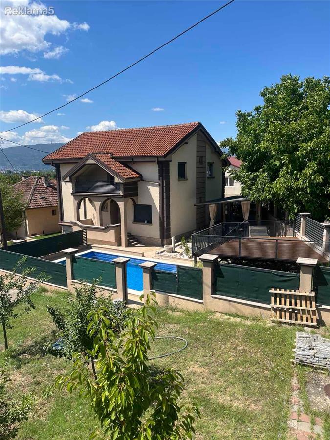 I am renting a beautiful house