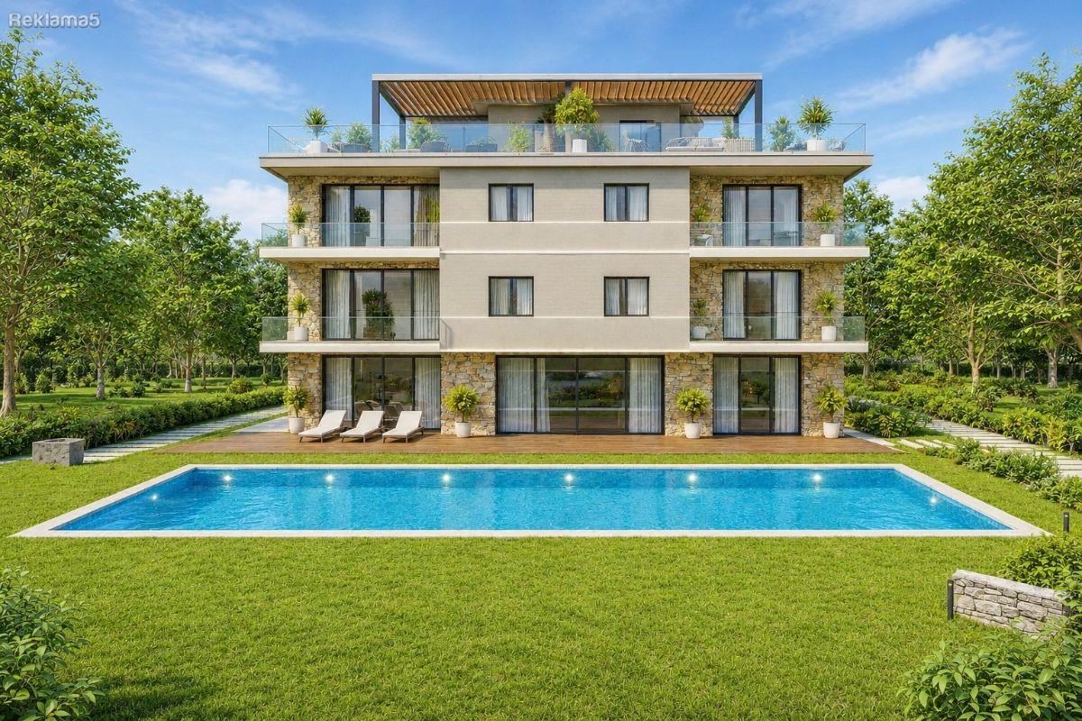 Luxury villa with apartments on Lake Veleshko