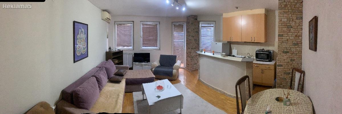 A furnished apartment (40m/2) is for rent in Debar Maalo