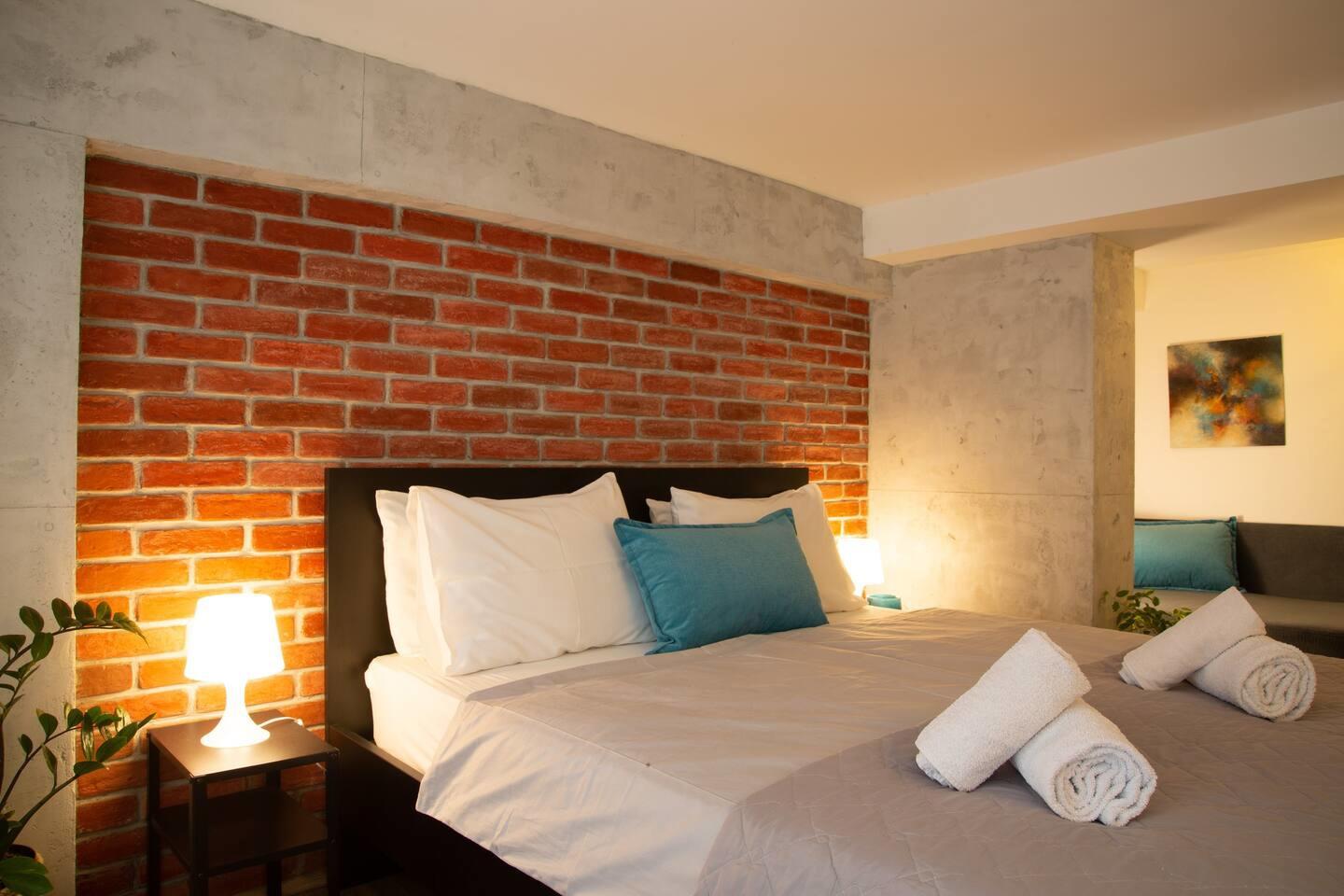 DUPLEX-APARTMENT IN DEBAR NEIGHBORHOOD NEAR BROS CAFE