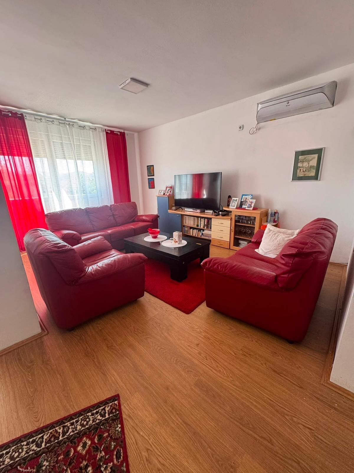 Renovated furnished apartment 84 m2 Military building