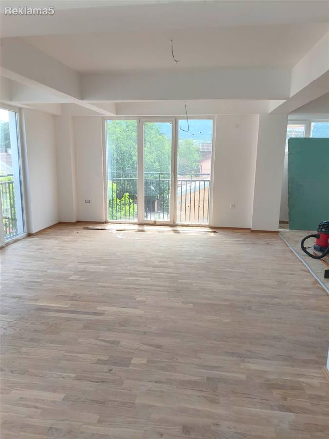 Se prodava nov nevseluvan stan vo Vlae 102m2