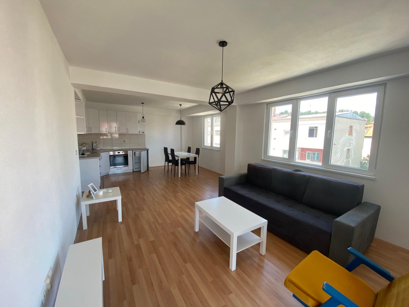 Se prodava renoviran stan 57m2 vo centarot na Ohrid