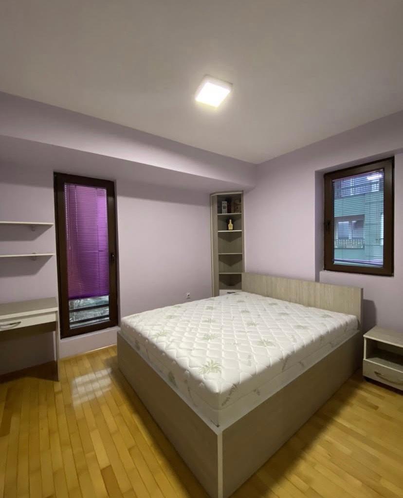 Se prodava stan 90m2,Taf,kruzen tek,3spalni