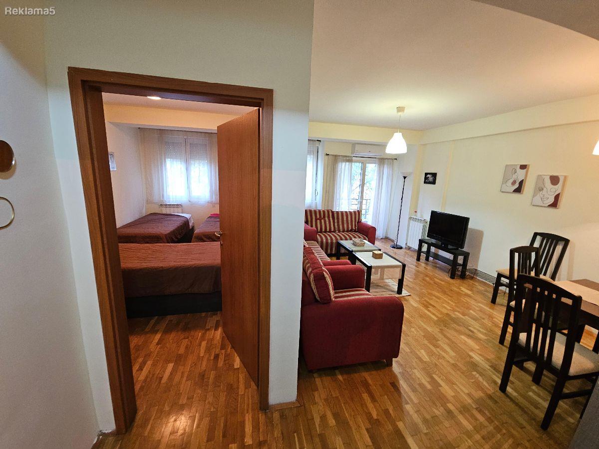 Izdavam Nov Dvosoben Stan 45 m2 Centar Katolicka