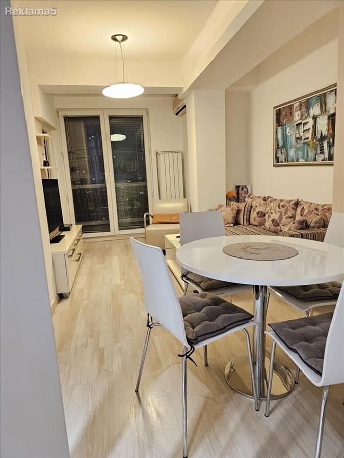 SE IZDAVA DVOSOBEN KAJ HOTEL RUSIJA