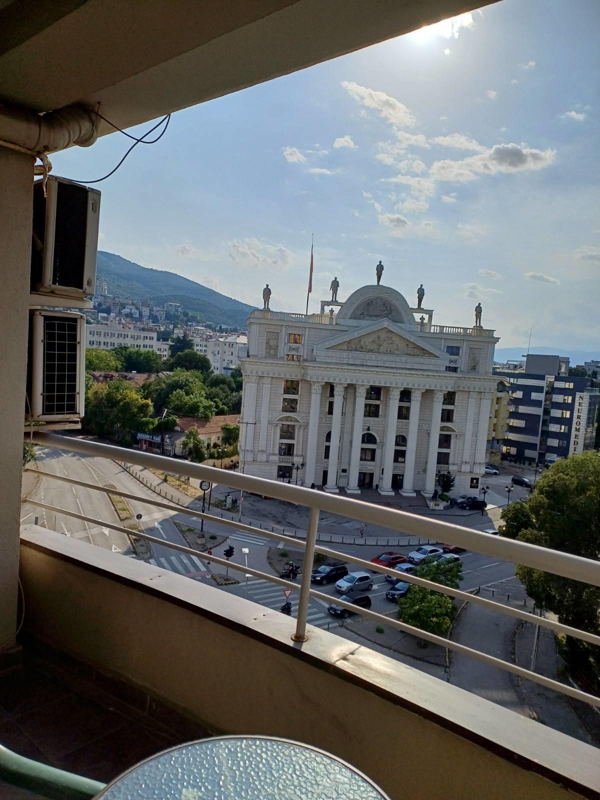 Se izdava stan od 55m2 na Juzen Bulevar
