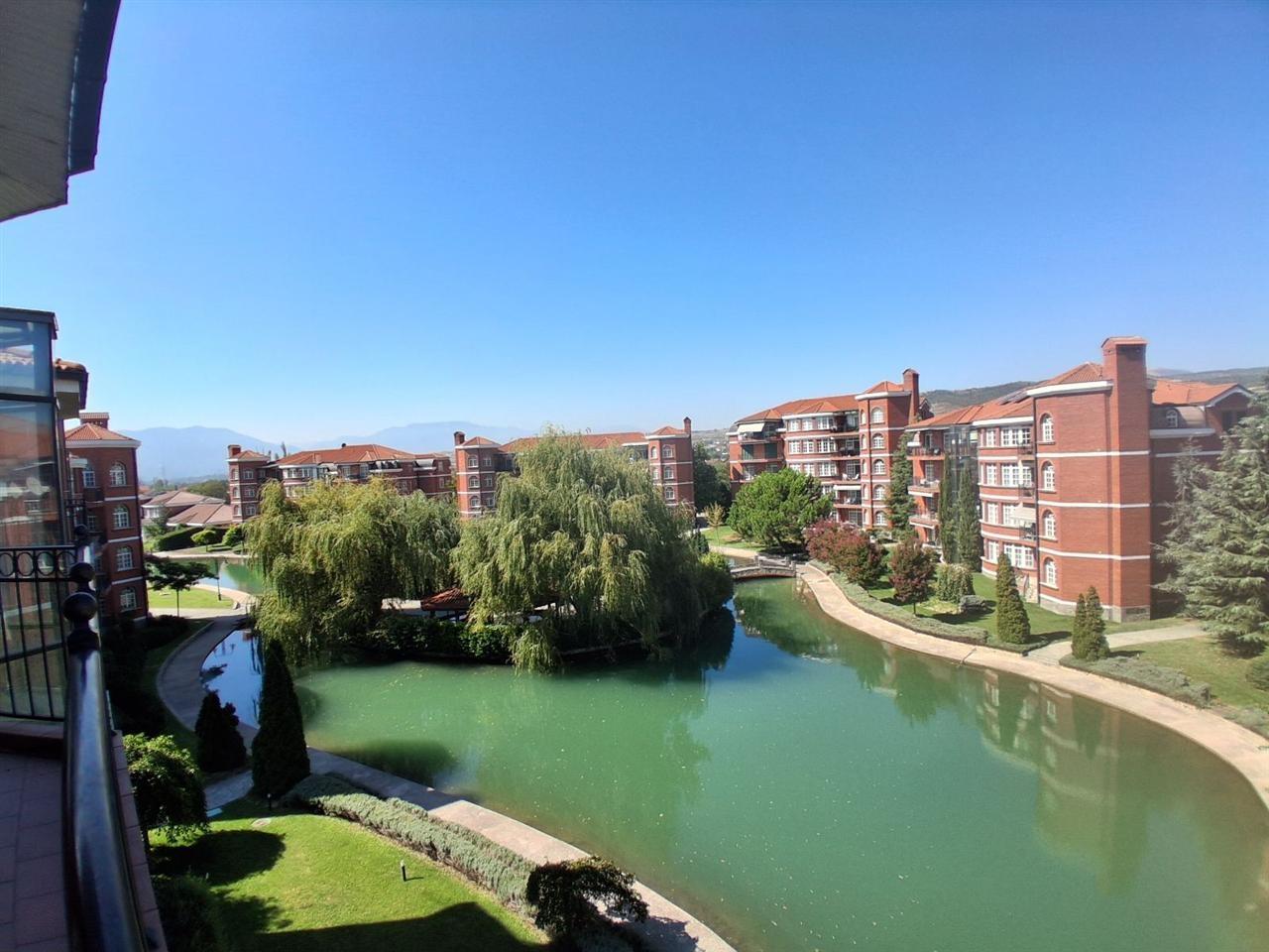 LUKSUZEN APARTMAN SO POGLED KON EZERO VO LUX KOMPLEKS VERINA