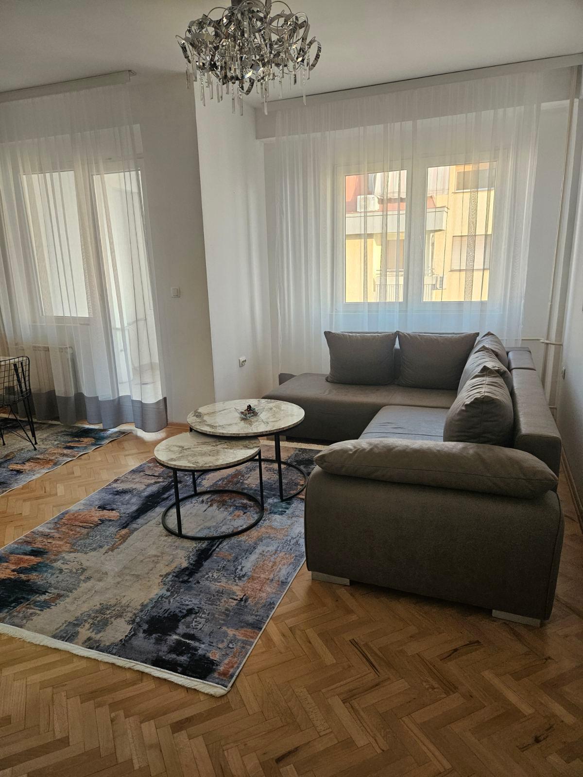 I am renting a four-room apartment in Novo Lisice