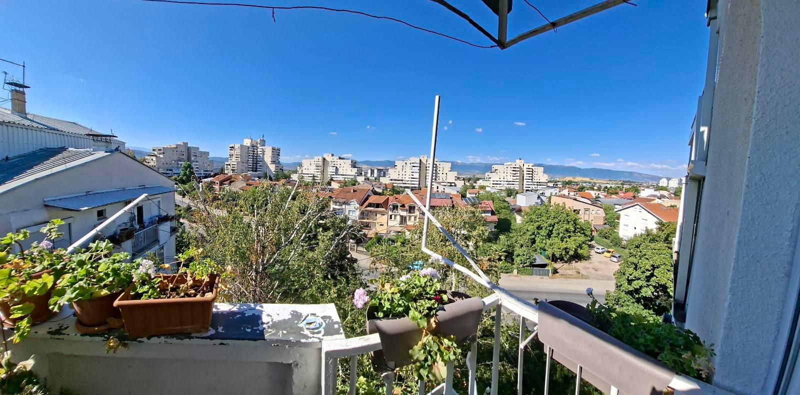 An apartment in Chrom is for sale