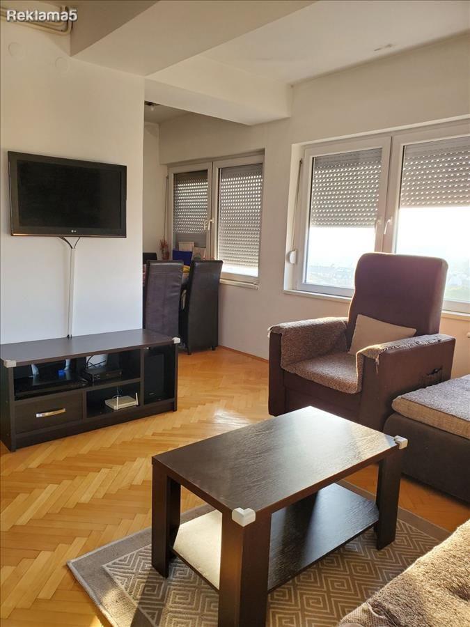 SE IZDAVA DVOSOBEN POSLE LEPTOKARIJA KARPOS 3