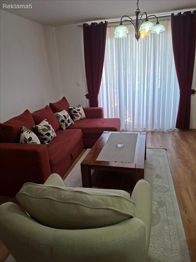 Izdavam Nov Dvosoben Stan 52 m2 so Parking