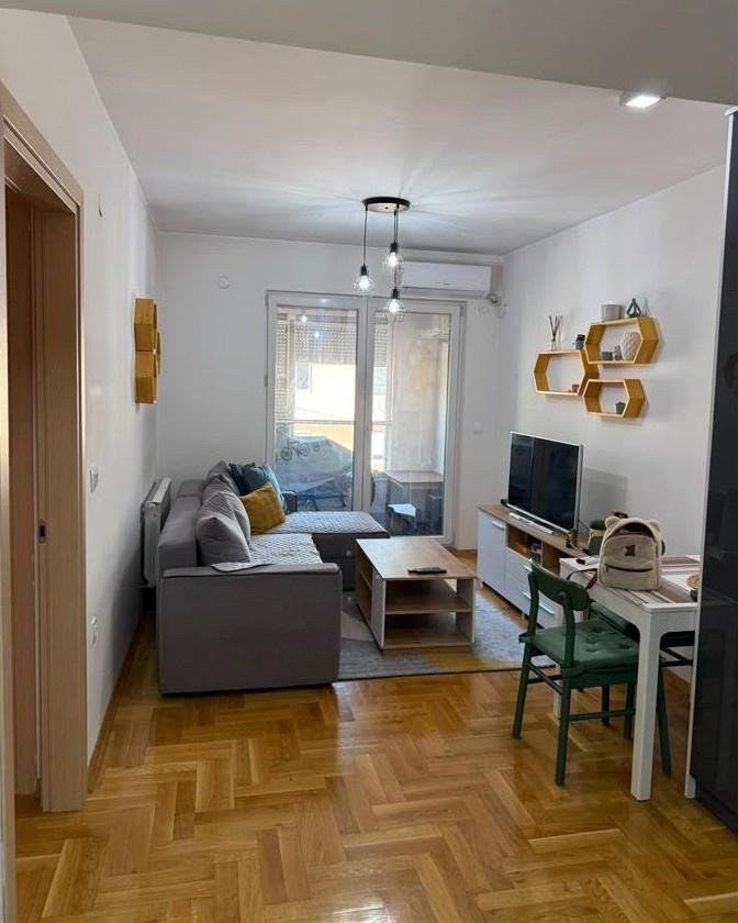 Se izdava stan 42m2 vo Aerodrom