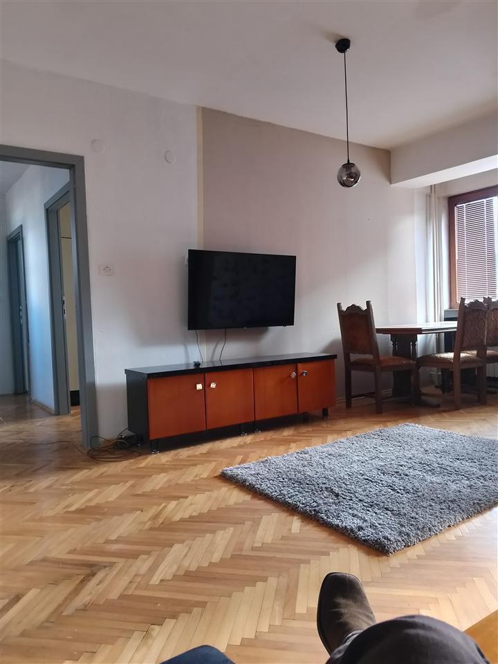 KAPISTEC CENTAR SE IZDAVA TROSOBEN STAN