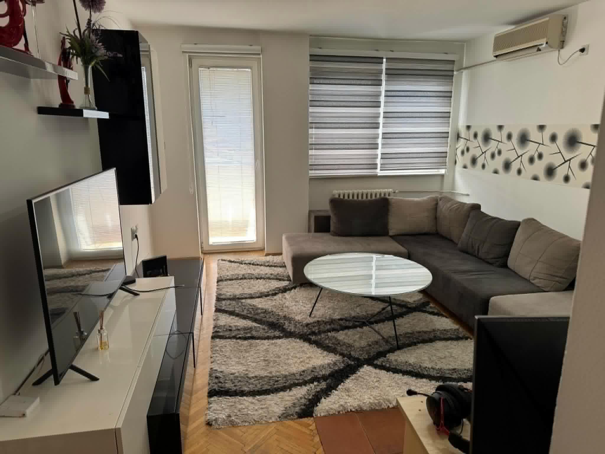 Centar kuli gr.zid 93m2 preadaptiran so 3 spalni sobi