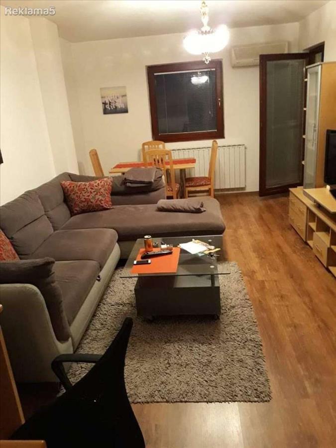 Se izdava nov dvosoben stan vo Centar