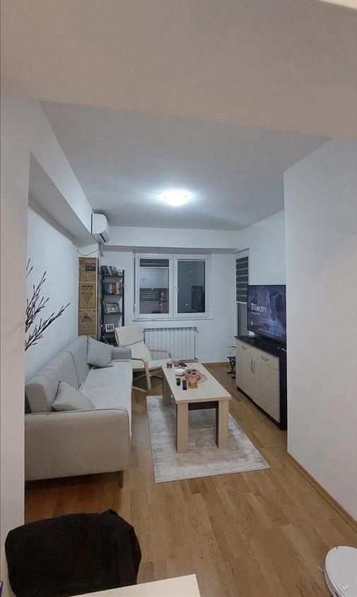 Se izdava dvosoben stan vo Karpos 4