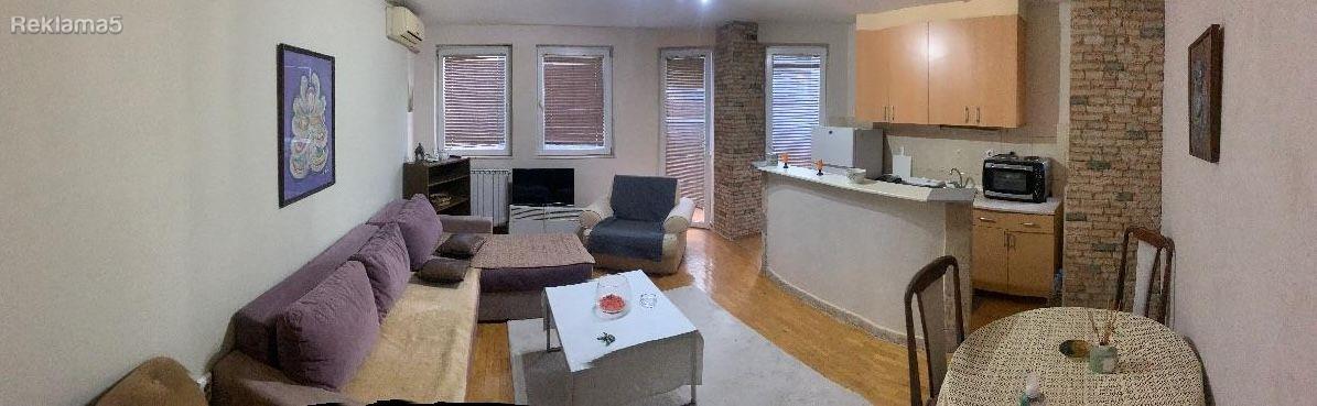 Se izdava stan 40m2 vo Debar maalo