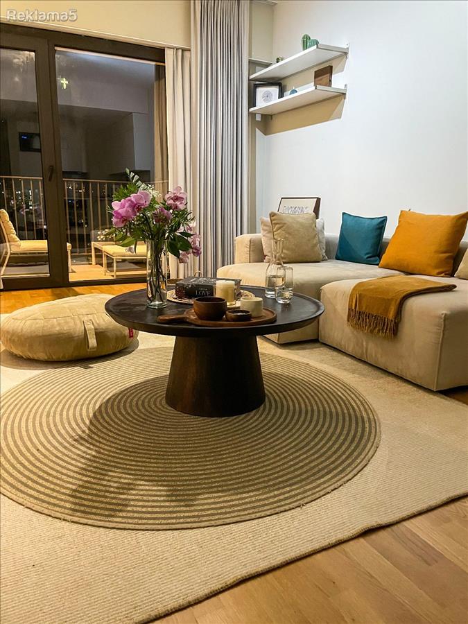 Dharma Doma rents an apartment in Center!