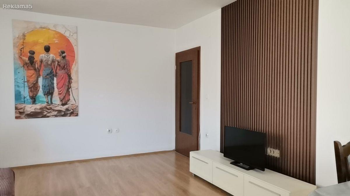 IZDAVAM STAN VO CENTAR 80m2