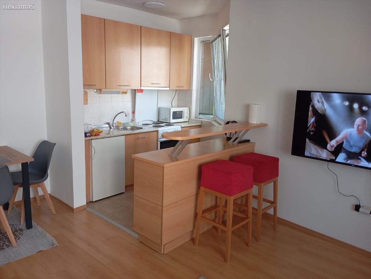 SE IZDAVA STAN 50m2 KAJ KINO KARPOS