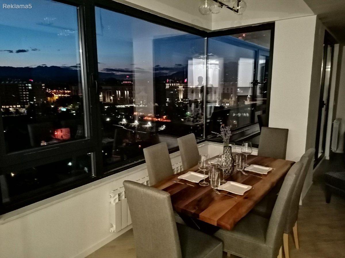 We are renting a 10m2 three-bedroom luxury apartment in the Center