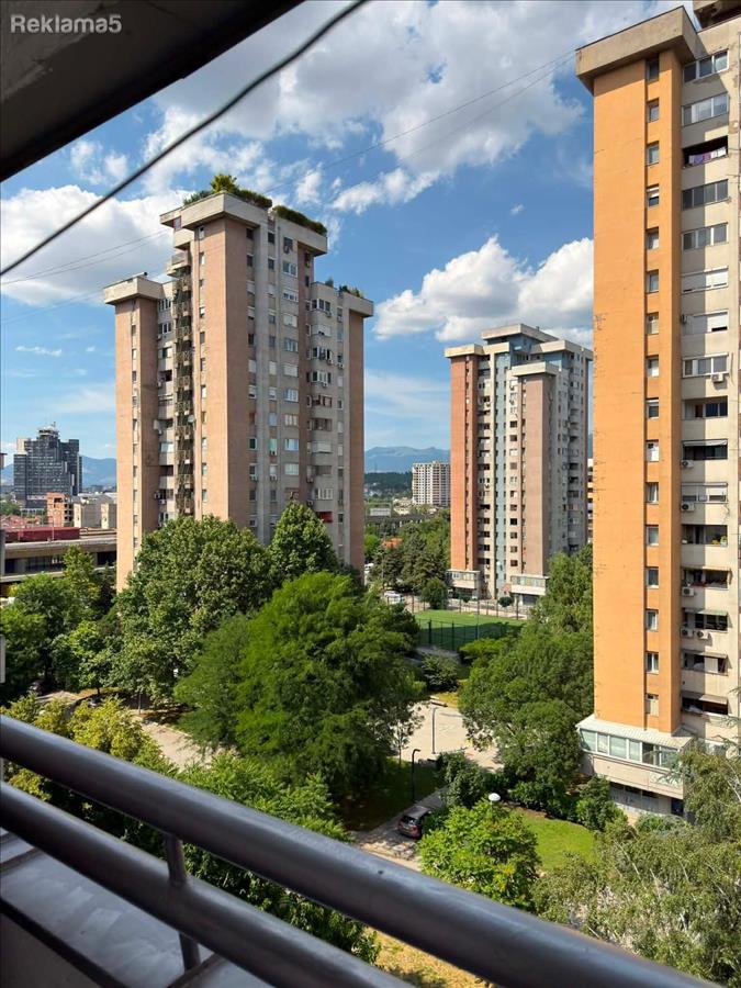 Se izdava stan 80m2, Skopjanka kaj Halk,za rabotnici