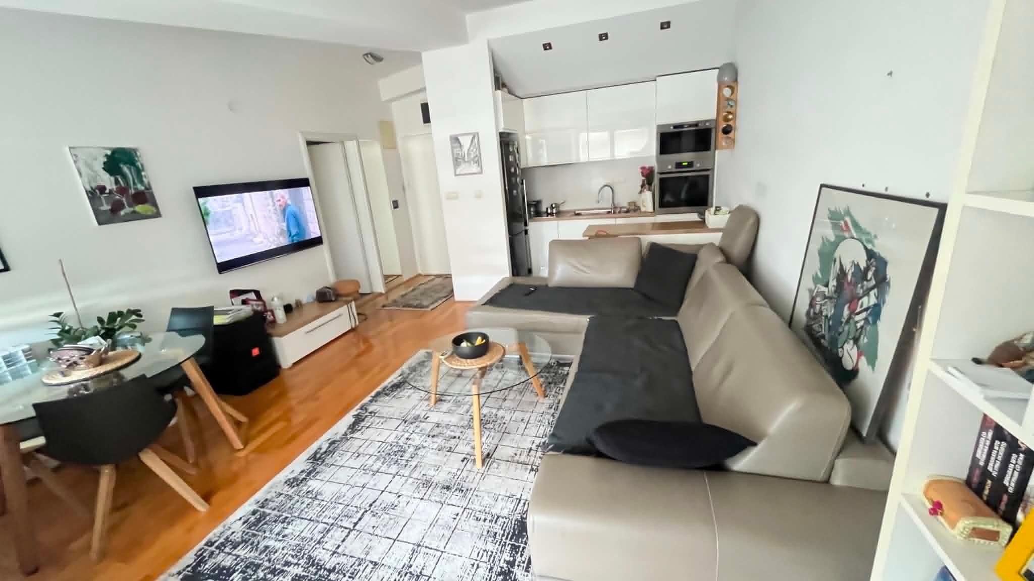 I am selling a 53m apartment near MIDA