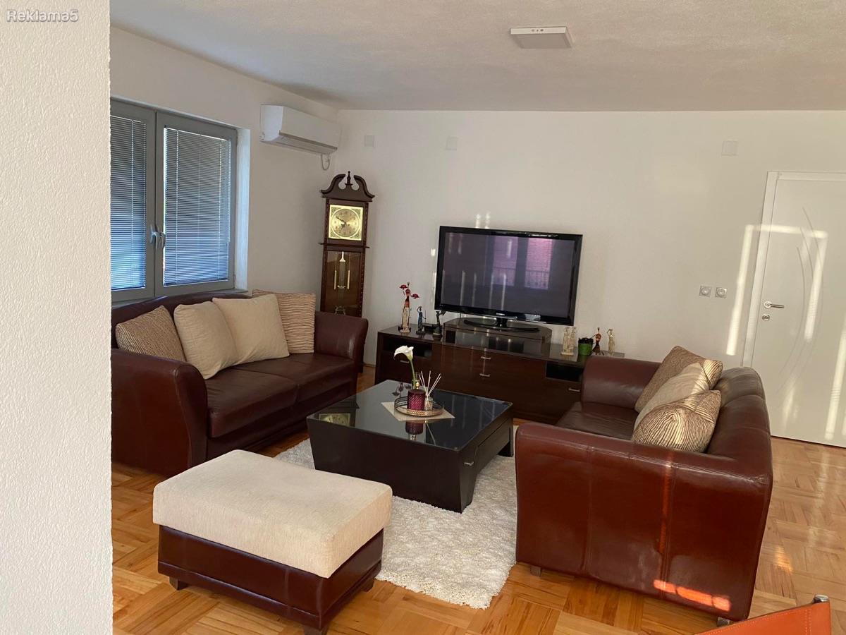 se izdava celosno luksuzno opremen apartman za stranci