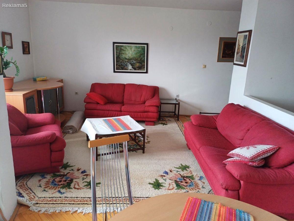 Se izdava stan 68m2,Novo Lisice,2spalni,kaj parkot Tose Proe