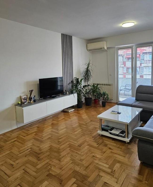 Namesten stan 61m2 so edna spalna soba vo Rasadnik K.Voda