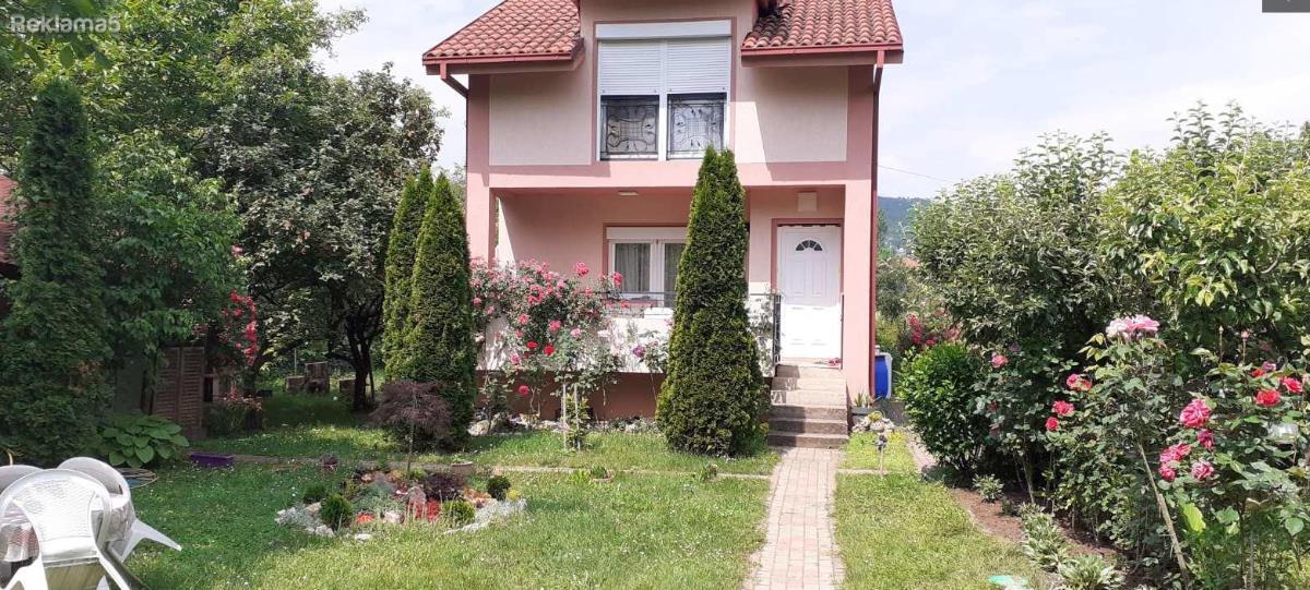 House for sale in Banjani, 150m2 with a plot of 1130m2