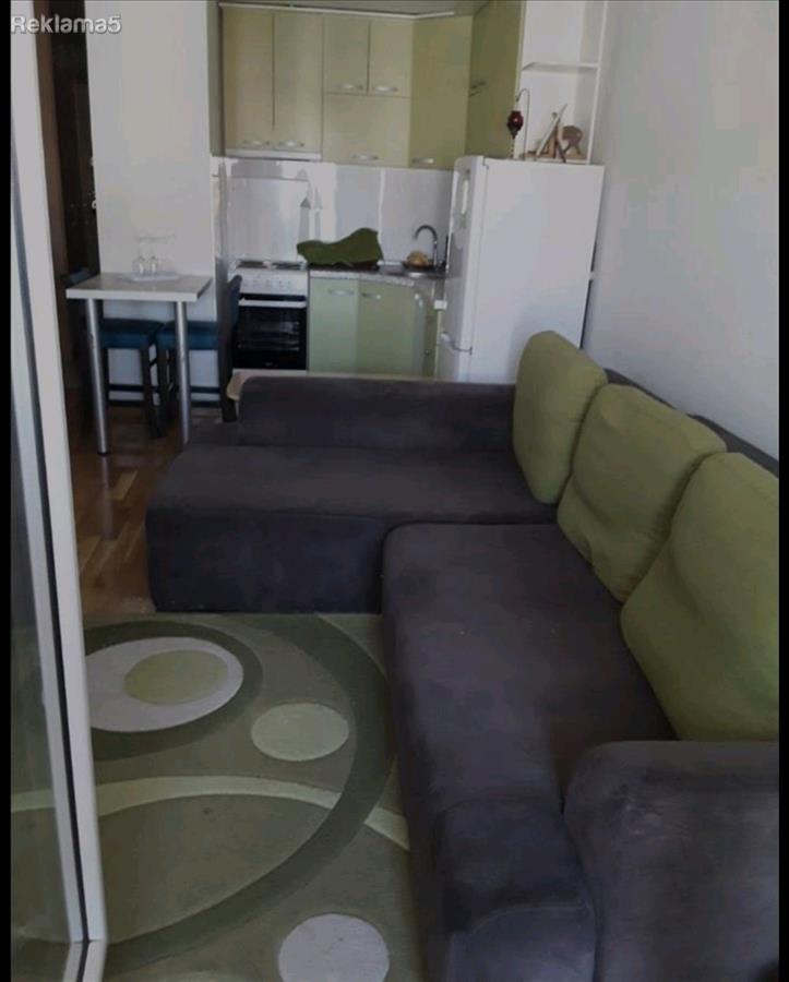 Garonera for rent in Novo Lisice