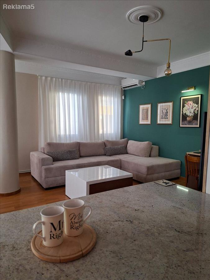 SE IZNAJMUVA TROSOBEN STAN VO CENTAR, DEBAR MAALO