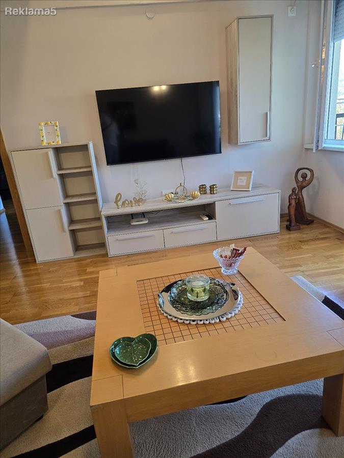 Luksuzen 3soben stan blizu HotelKarpos i fakultetite, centar