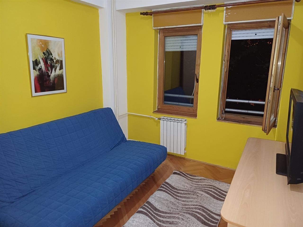 Se iznajmuva stan vo naselba Aerodrom 40m2 so posebna spalna