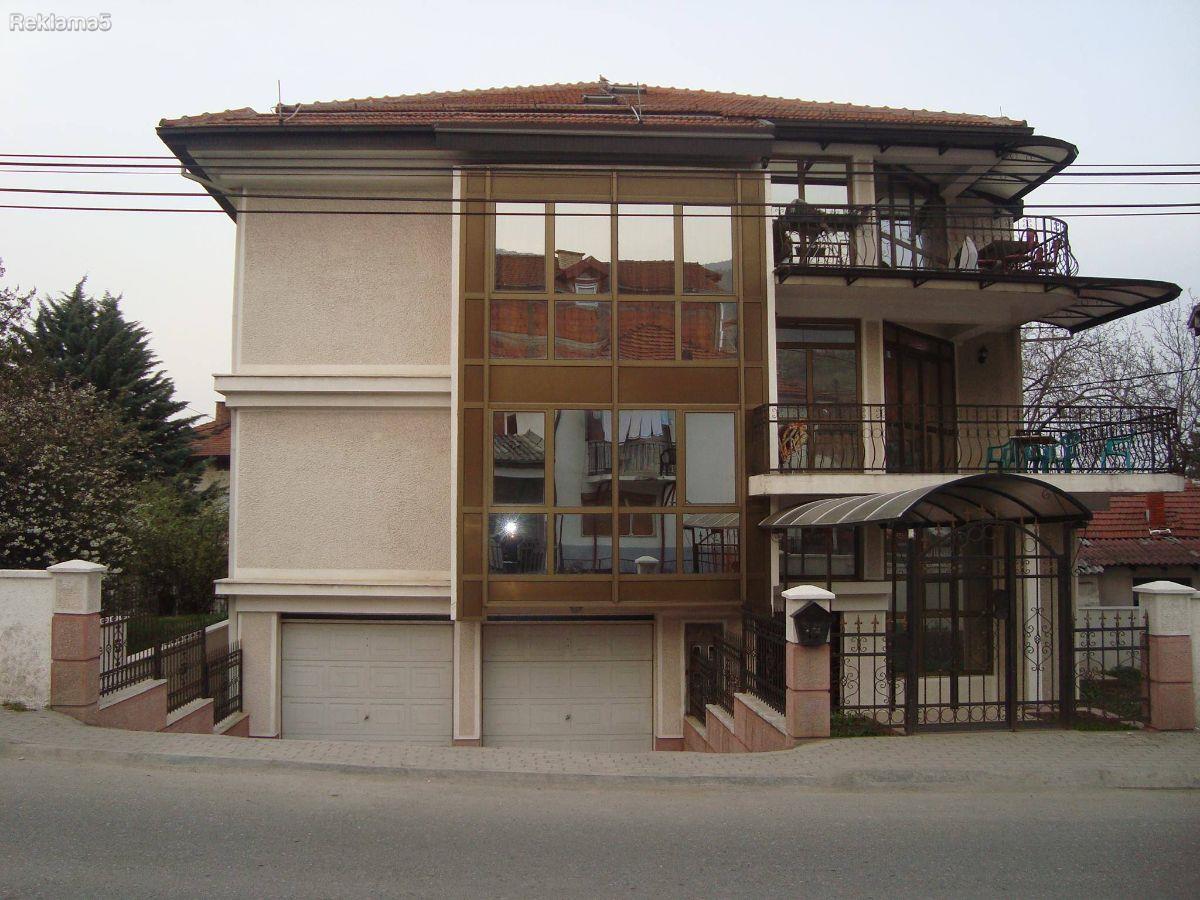 SE IZDAVA NAMESTENA KUKJA VO CRNICHE
