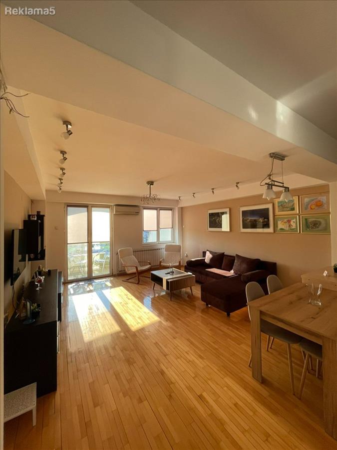 I am renting a fully furnished apartment in the Center