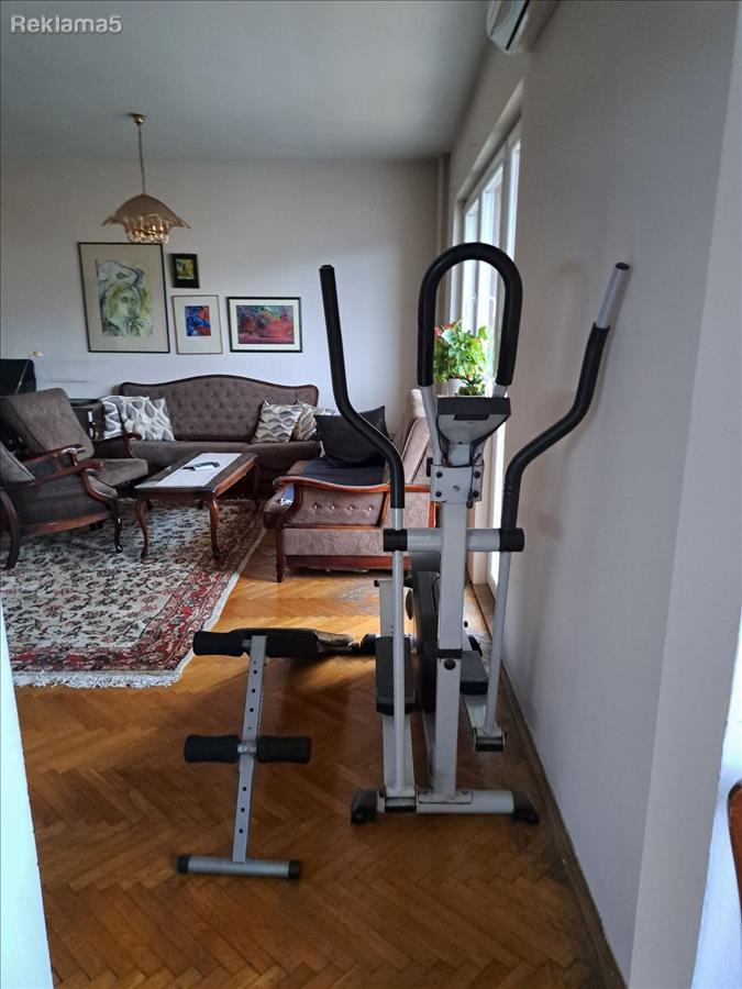 CENTAR sproti vlada 84m2 opremen 1kat