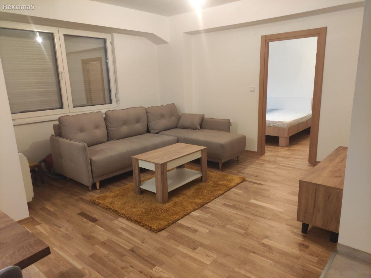 SE IZDAVA AERODROM-MUCURIN NOV STAN 45 M2