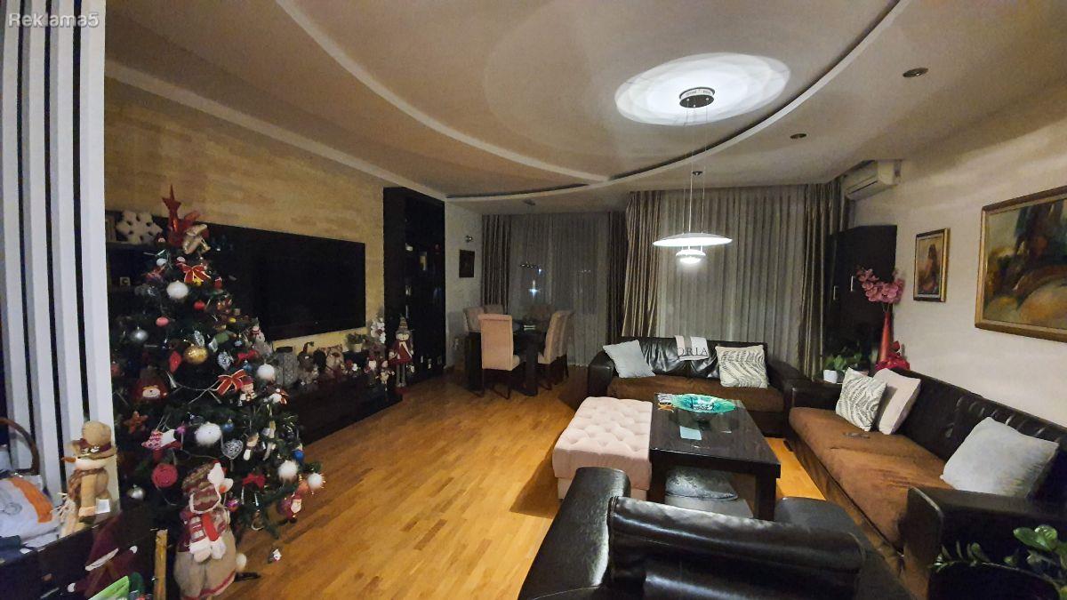 Izdavam luksuzno opremen stan D.Malo