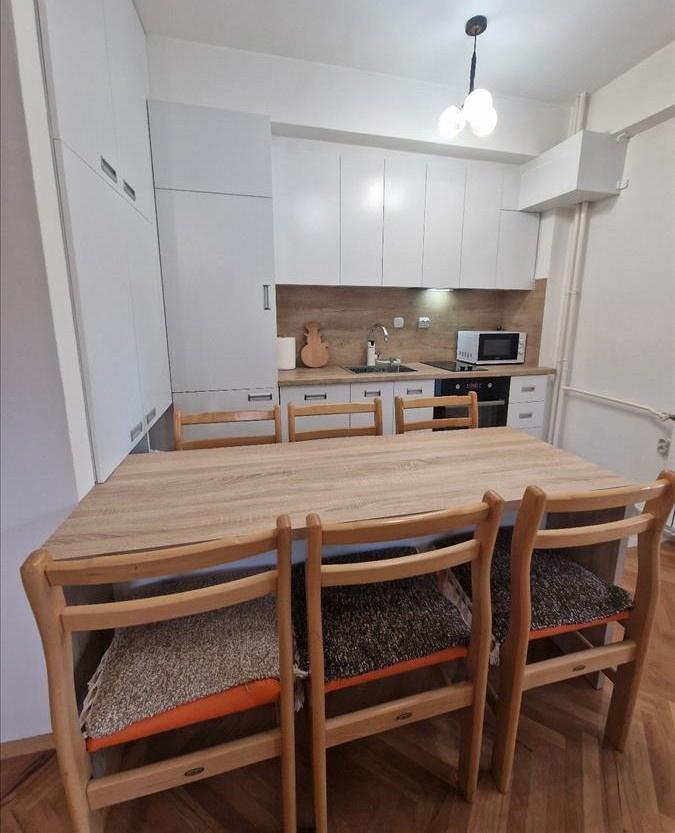 Se izdava stan 45m2 so edna spalna soba vo K.Voda