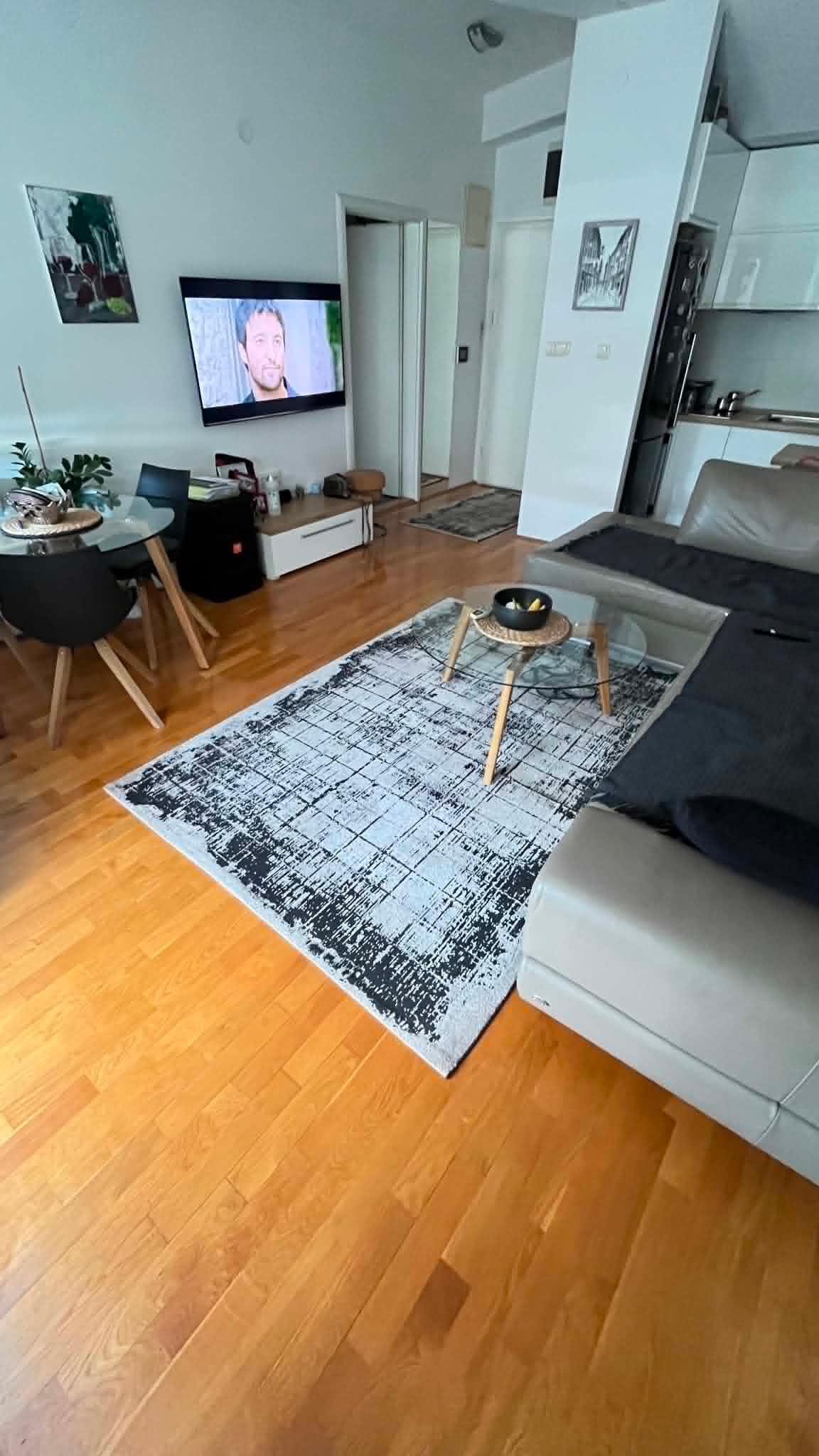 I am selling a 53m apartment near MIDA