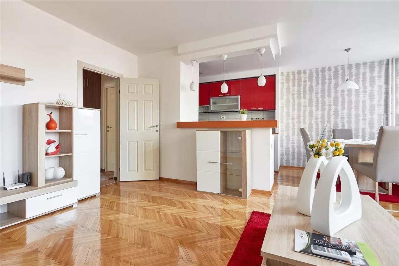 CENTAR G ZID BUL K RACIN 91M2 SE PRODAVA
