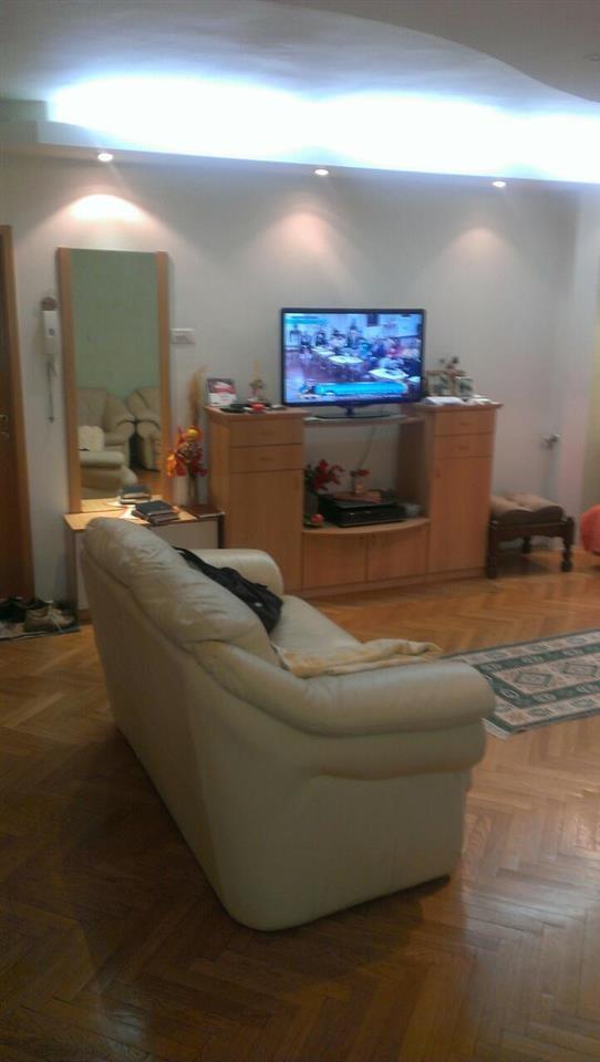 CENTAR G ZID NAD MESARITE 70M2