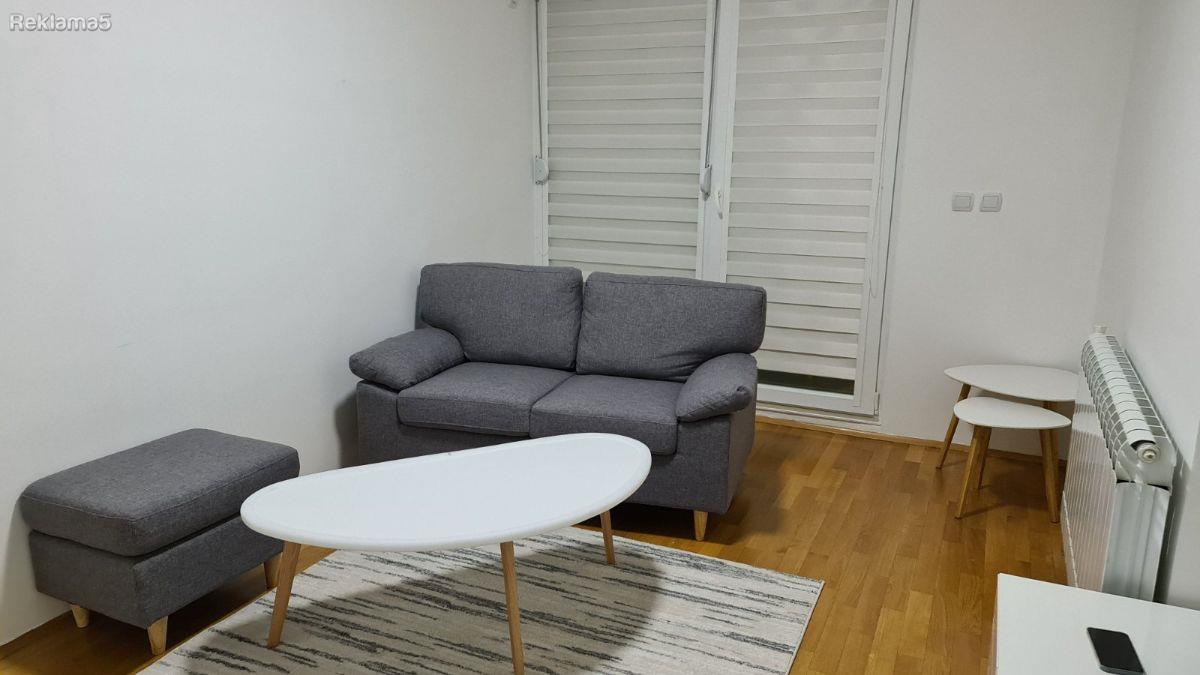 EKSTRA DVOSOBEN 56m2 CENTAR POZADI RAMSTORE