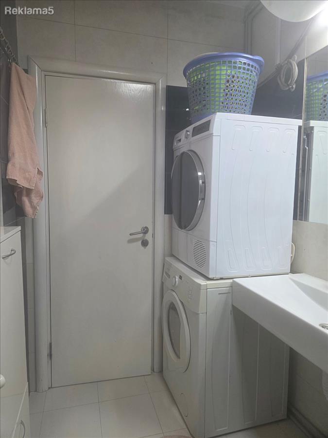 Se izdava trosoben stan vo blizina na Vero Jumbo i ferijalen