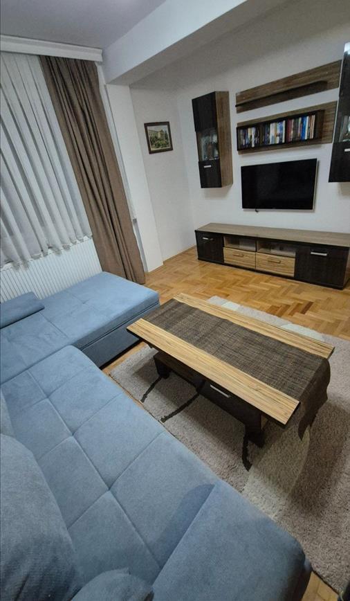 SE IZNJAMUVA DVOSOBEN STAN VO CENTAR, KATOLICHKA